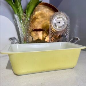 Vintage Pyrex Yellow Loaf Pan #913